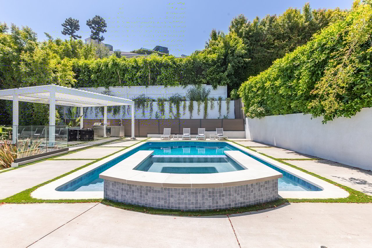 Luxury Gated Villa w/ Pool, Spa & Designer Interiors
