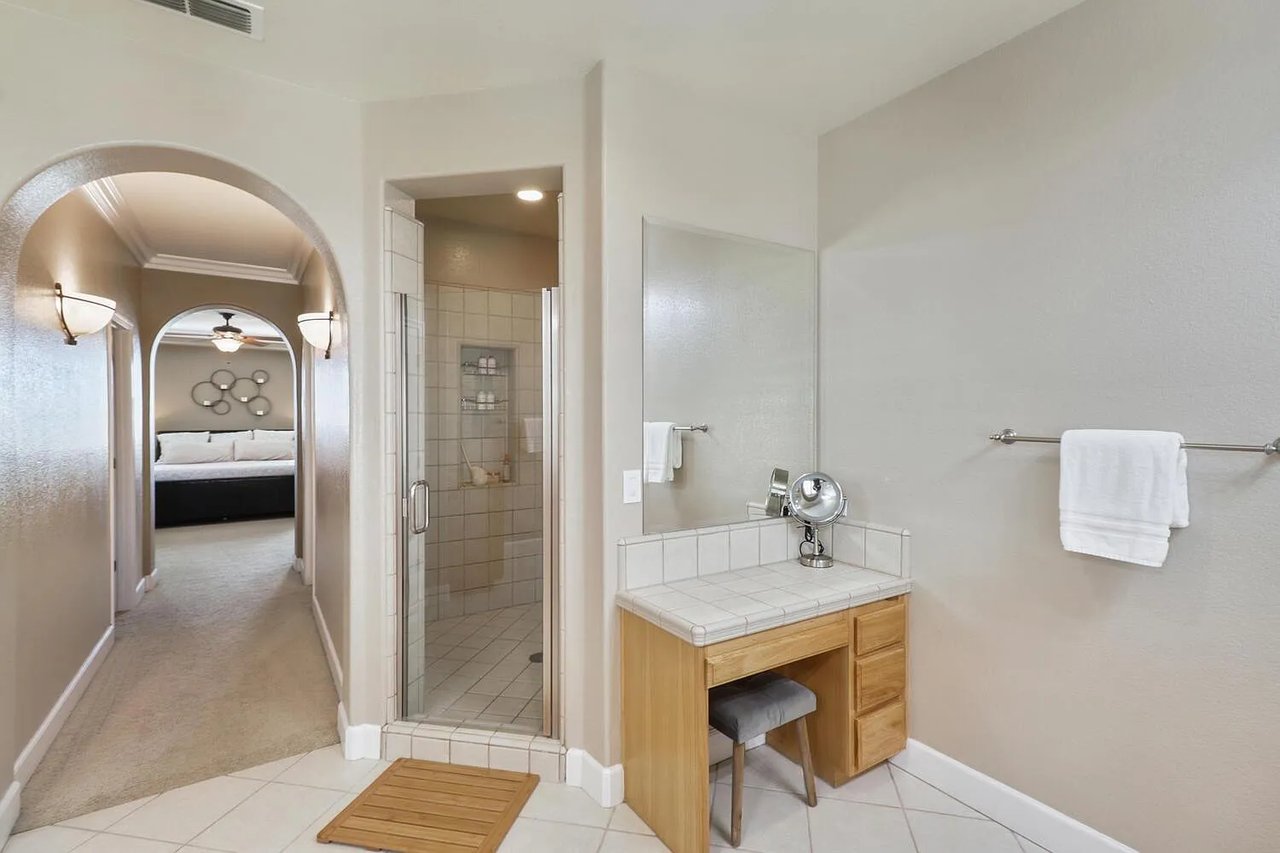 2200 Red Hawk Ct