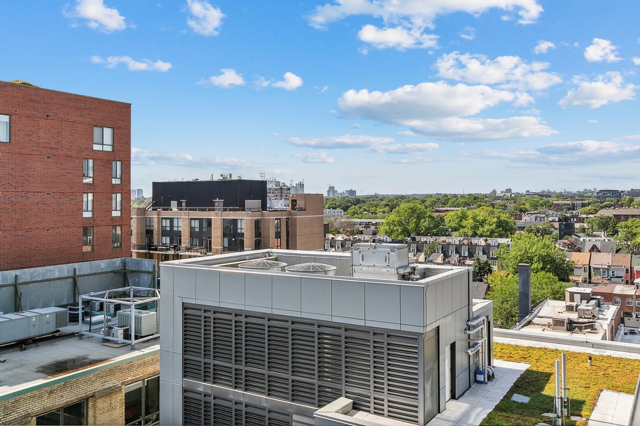 775 King St W Unit: 906