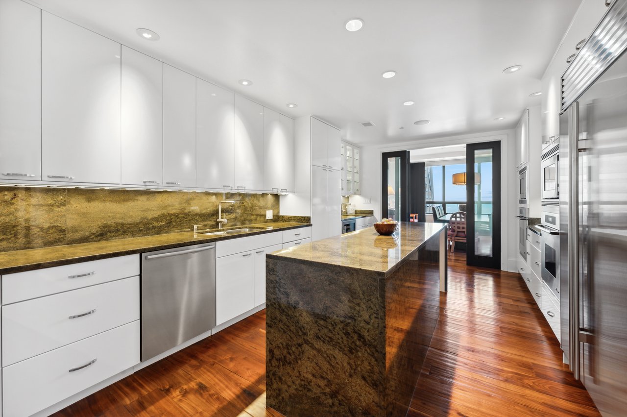 180 East Pearson Unit: 5902