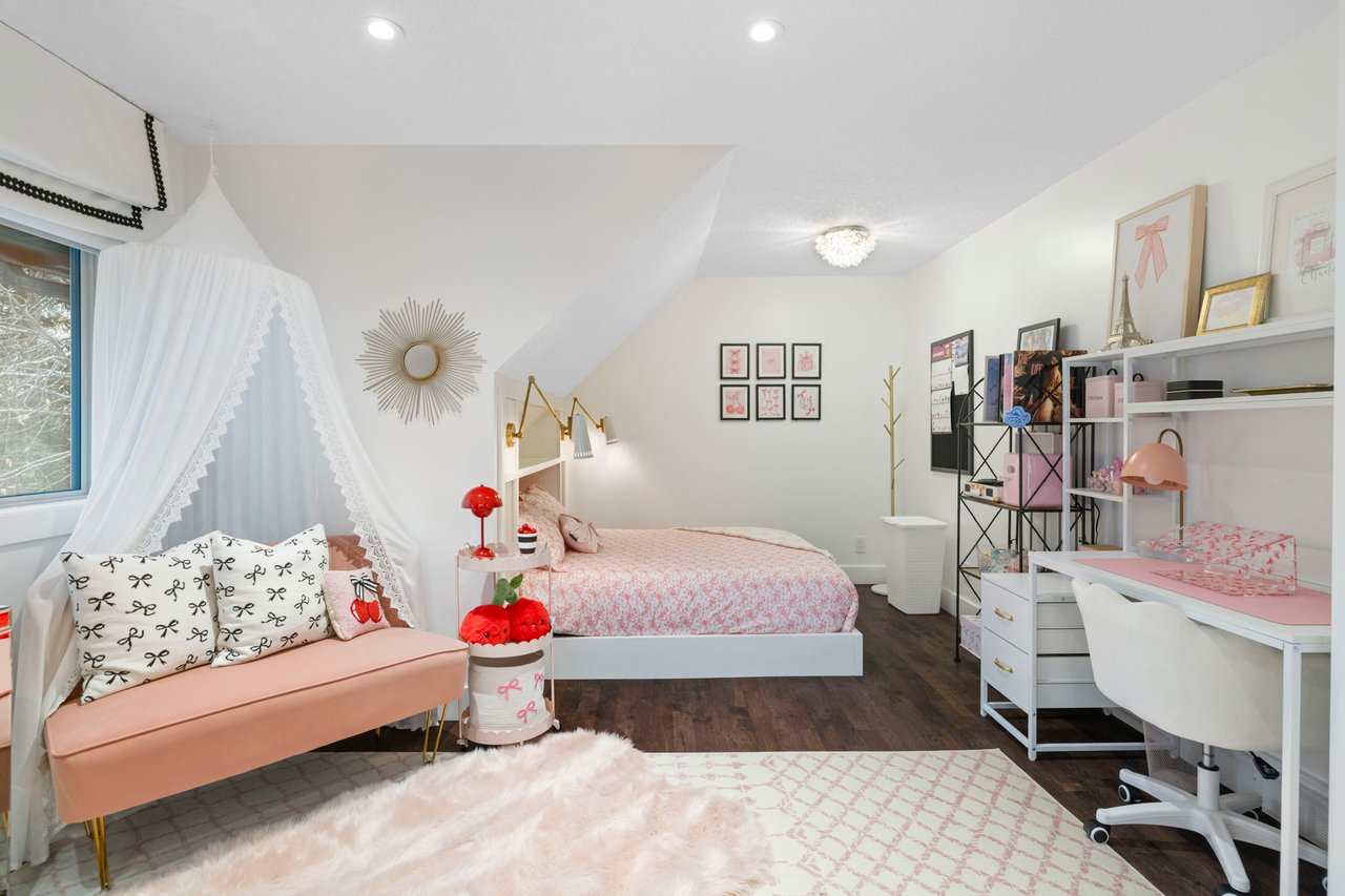 19 Bearspaw Ridge Crescent