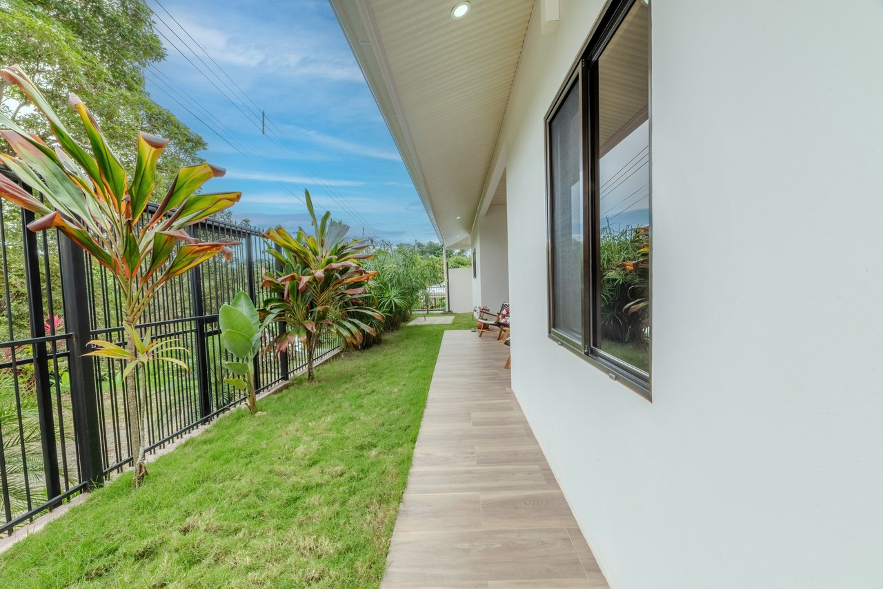 Vista de la Montaña House - Beautiful residence in the desirable Finca Los Alfaro - Quepos