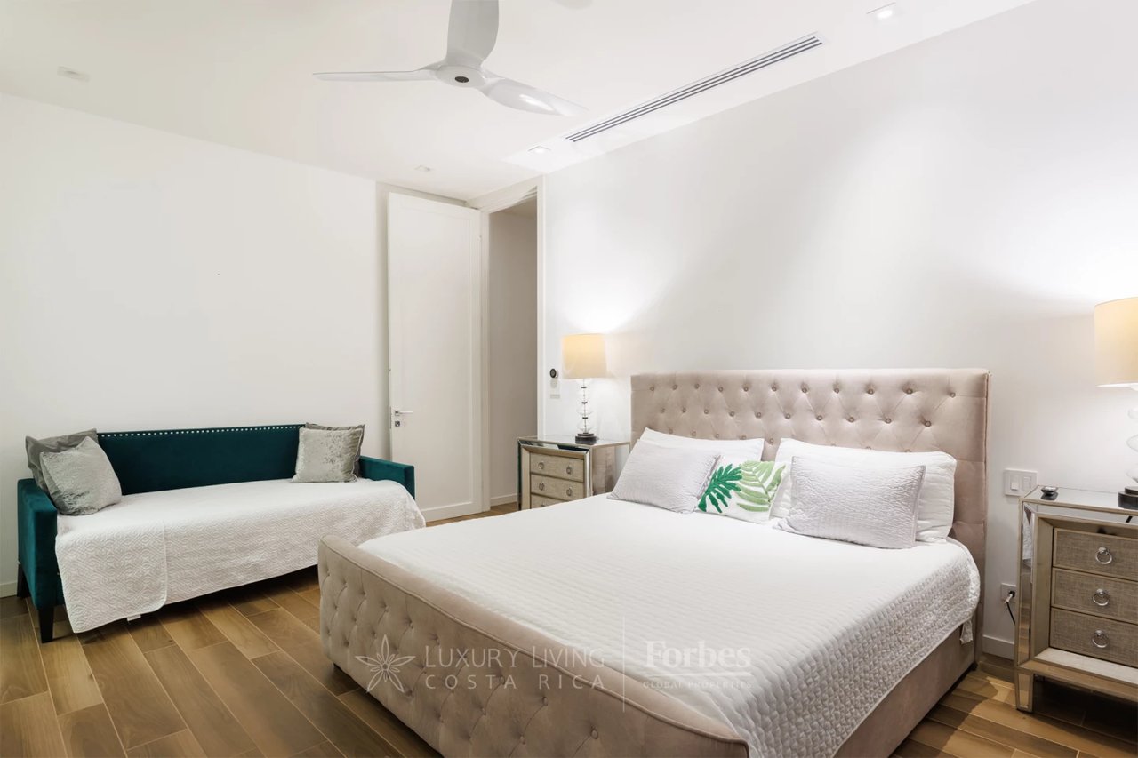 20166 - Paradise Estate: 4-Bedroom Villa with Spa & Pool in Pinilla