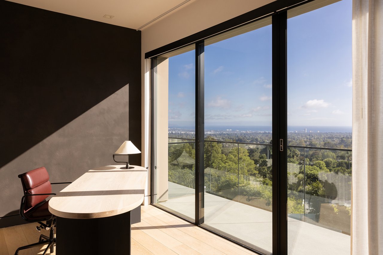 815 N Tigertail Rd, Brentwood