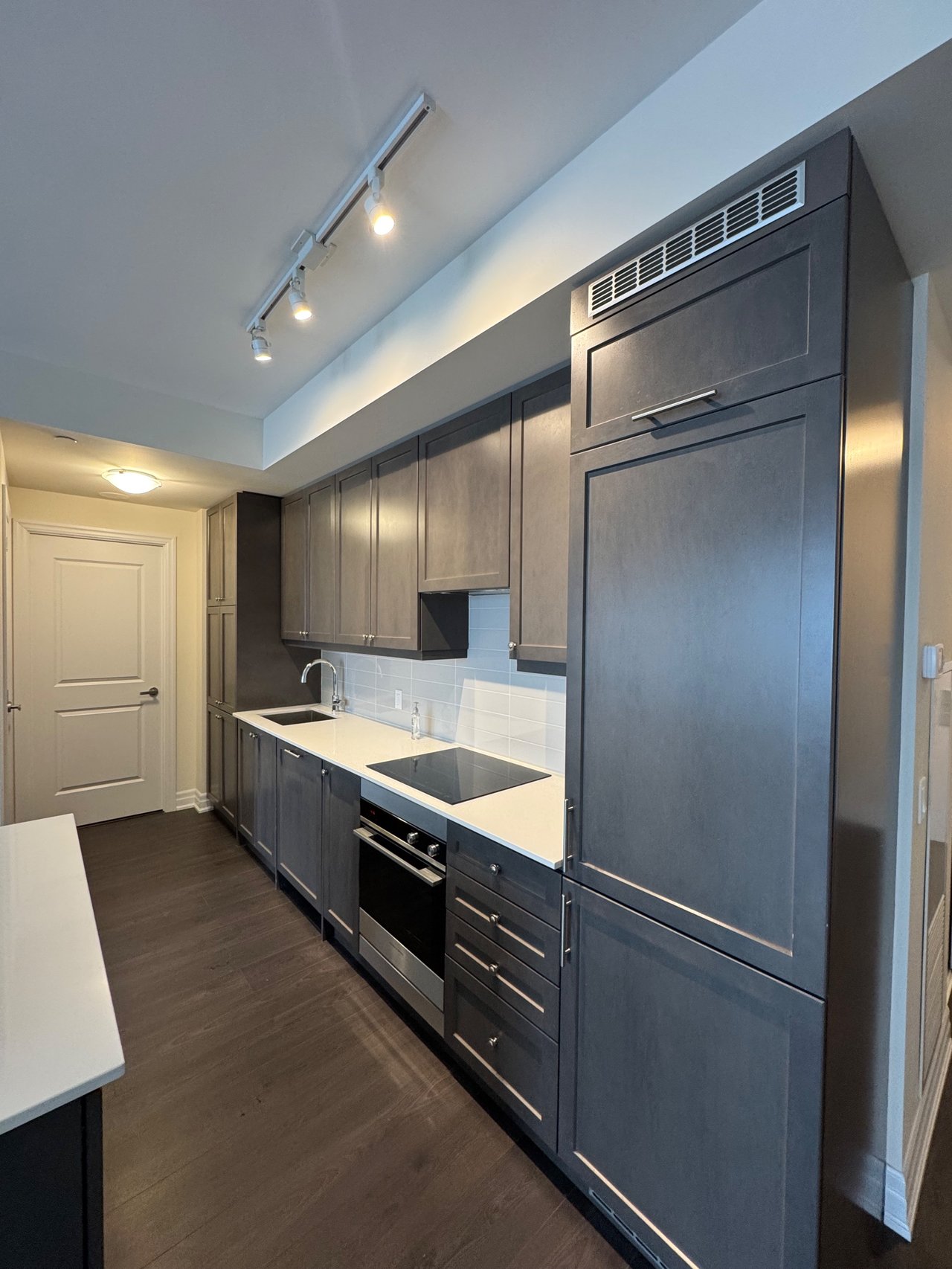 9075 Jane St Unit: 1606