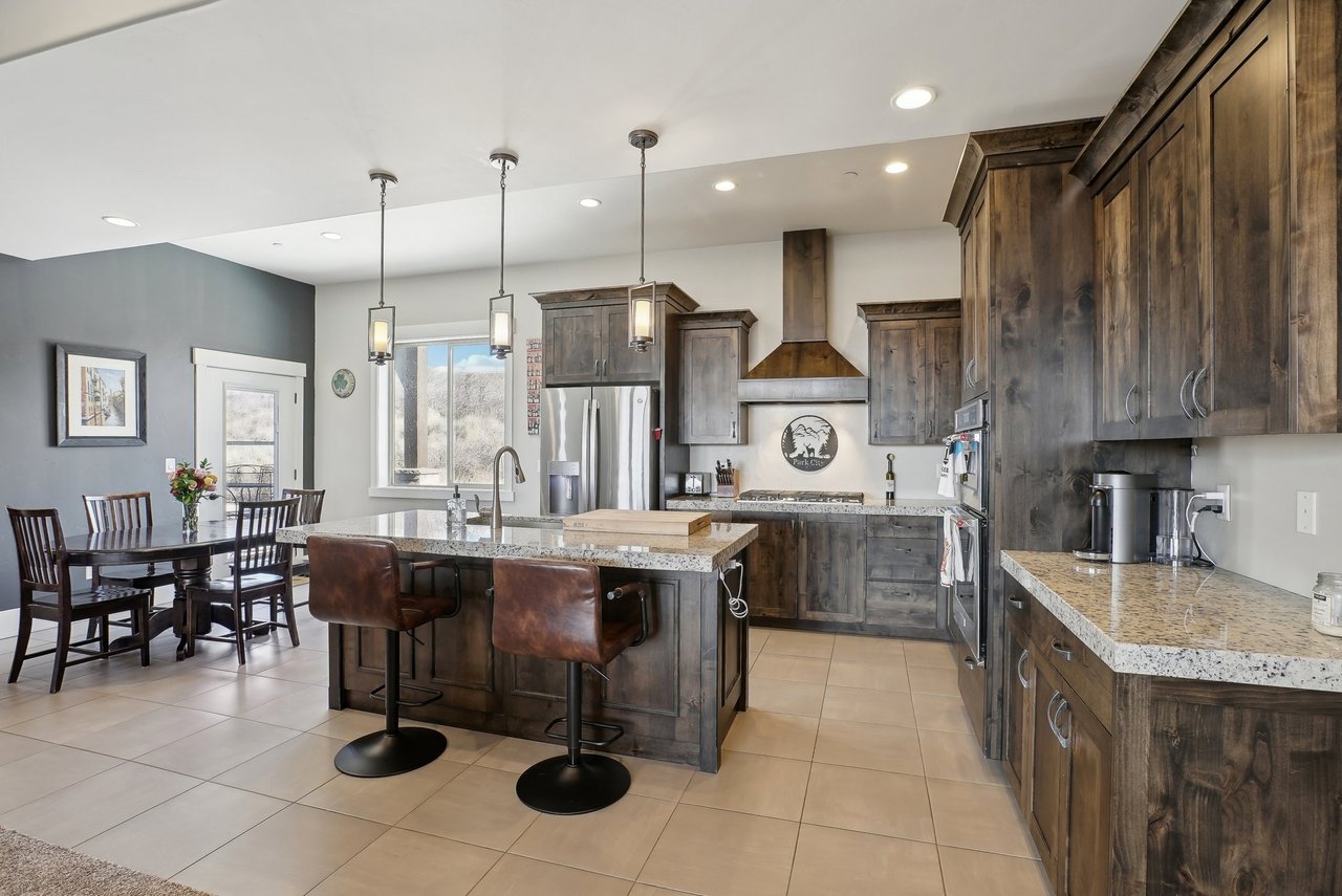 1713 E Viewside Cir