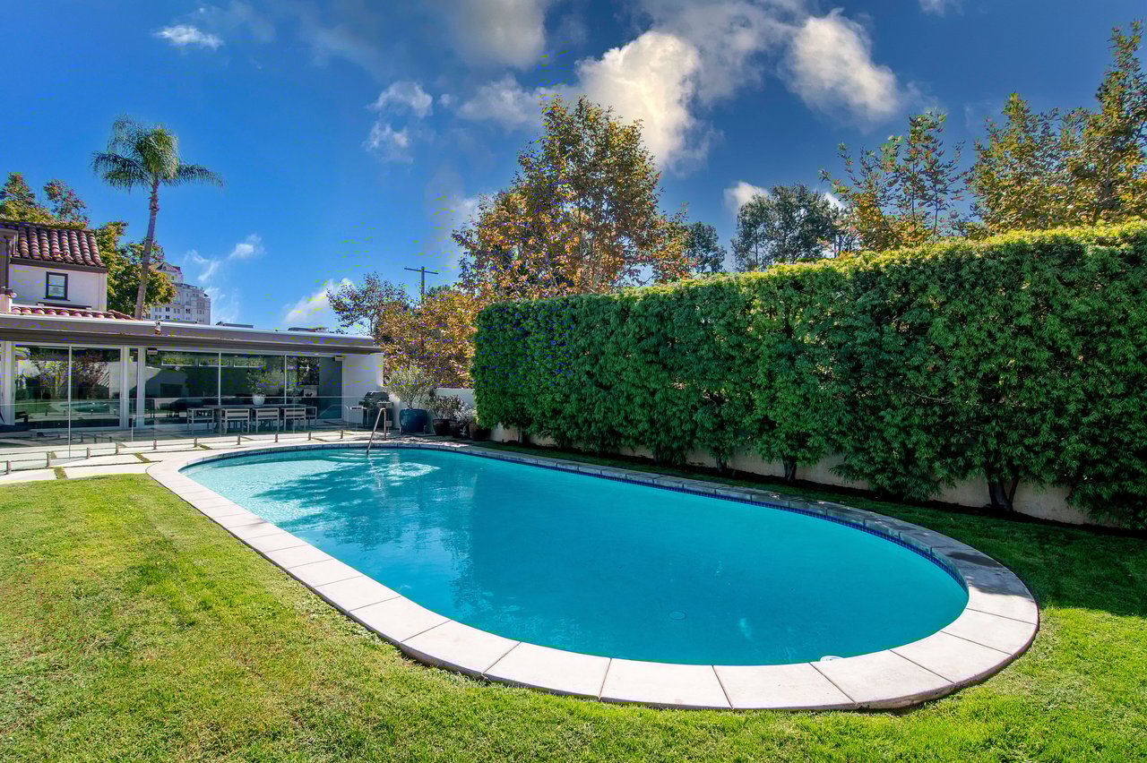 501 N Cahuenga Blvd.