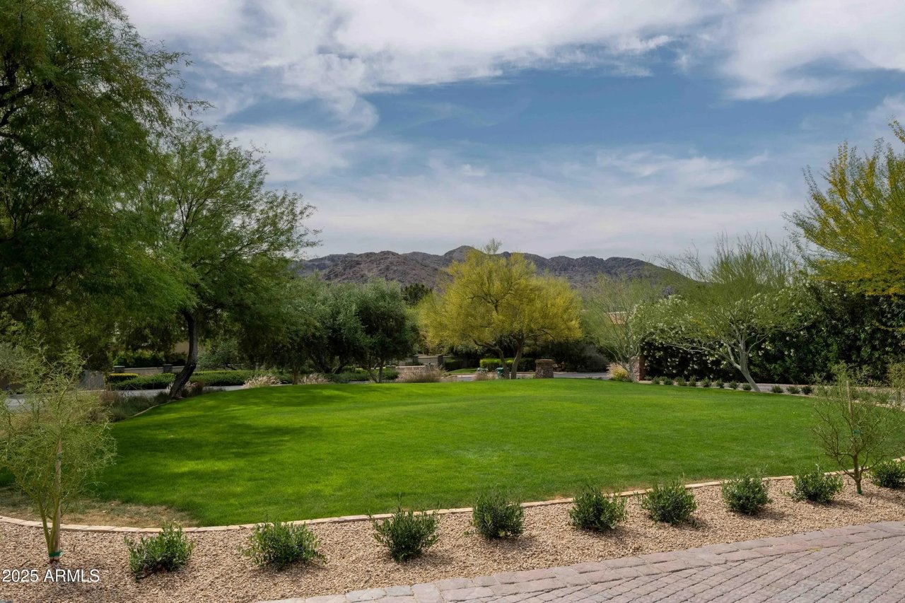 7525 N SHADOW MOUNTAIN RD