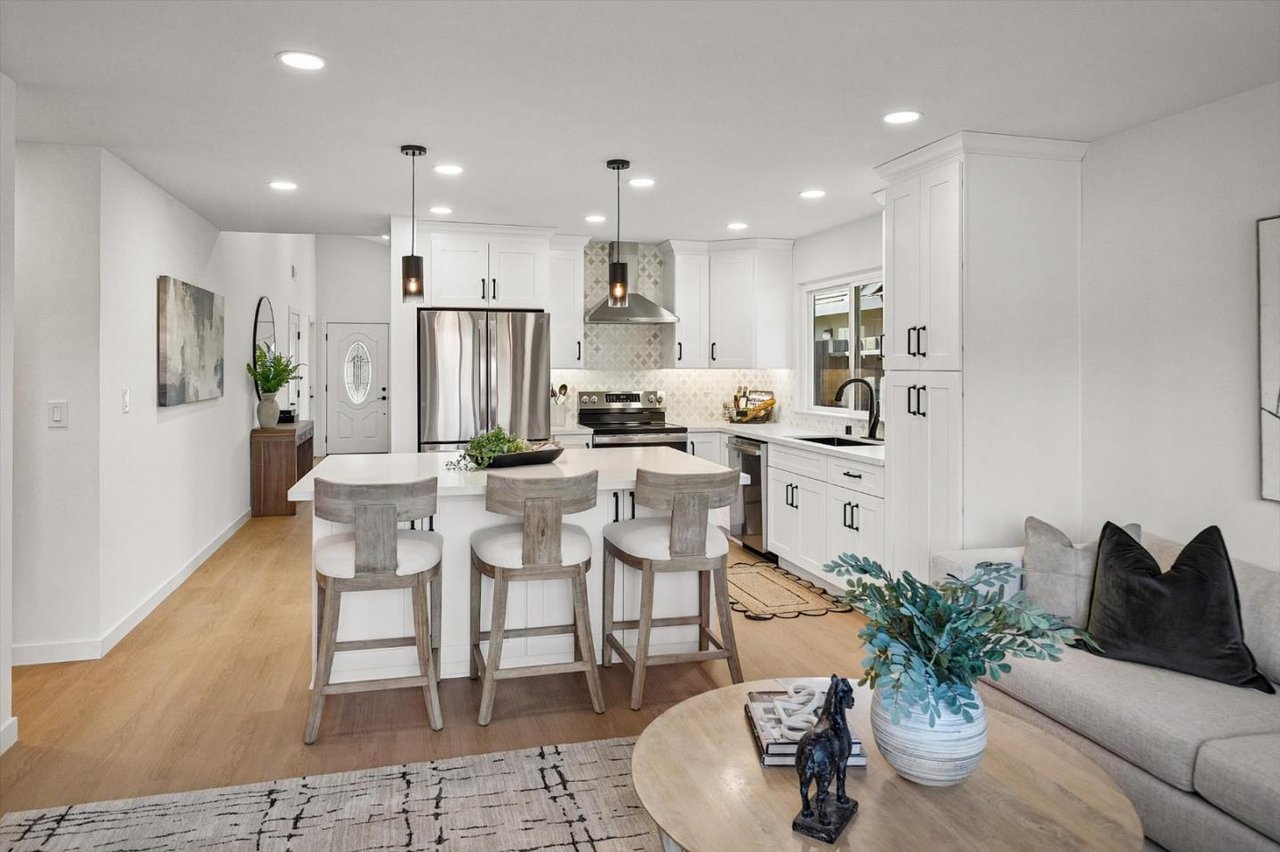 Stunning One Level Ponderosa !