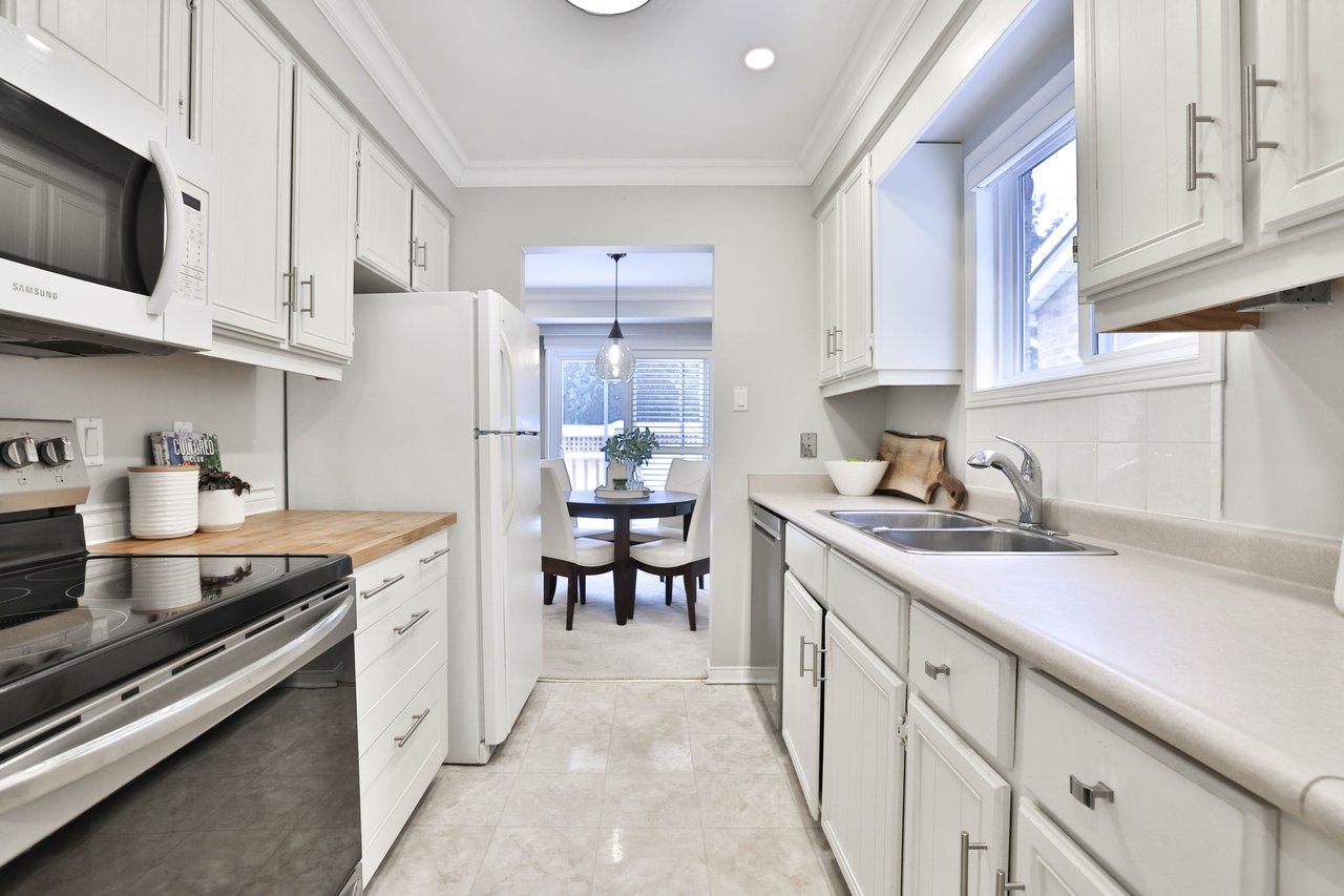 5255 Lakeshore Road 7