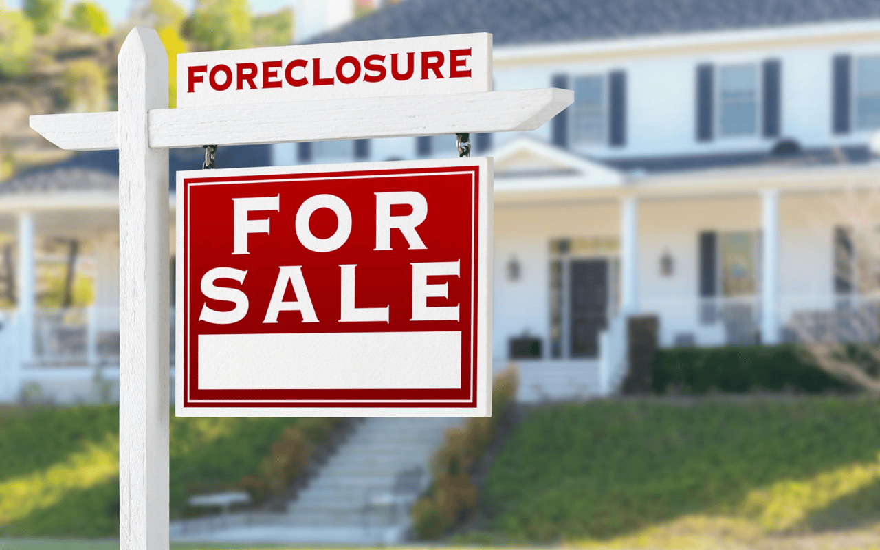 The Pros and Cons of Buying a Foreclosed Home