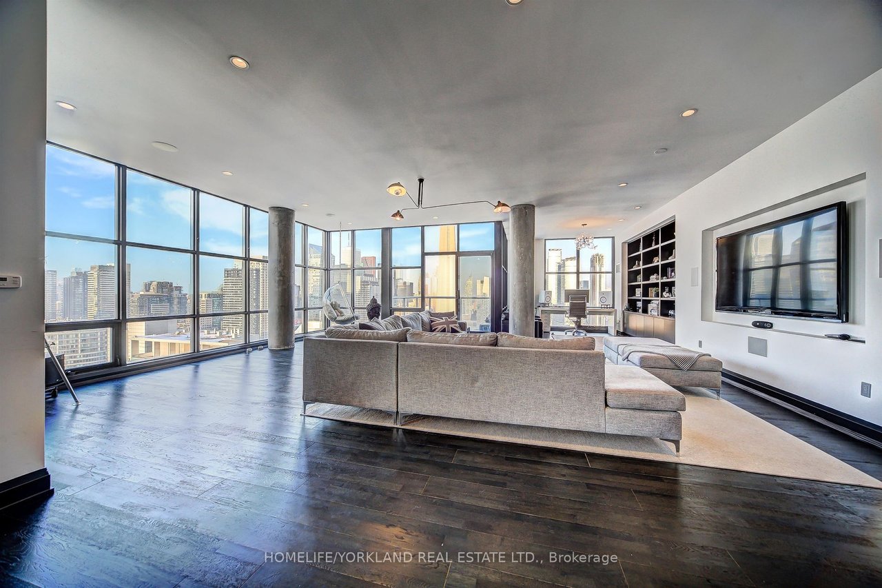 LUXURY DOWNTOWN LIVING