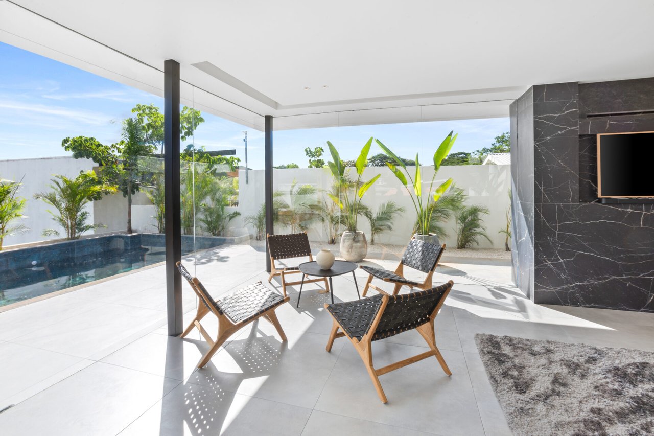 Villa Juba | Contemporary 4-Bedroom Villa with Mono Loco Beach Club Membership in Tamarindo