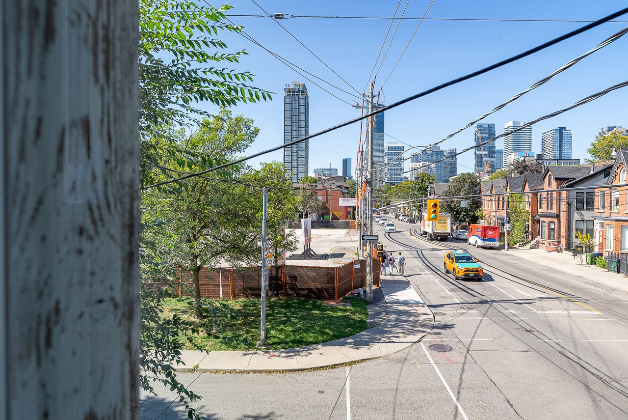 237 Gerrard Street E 