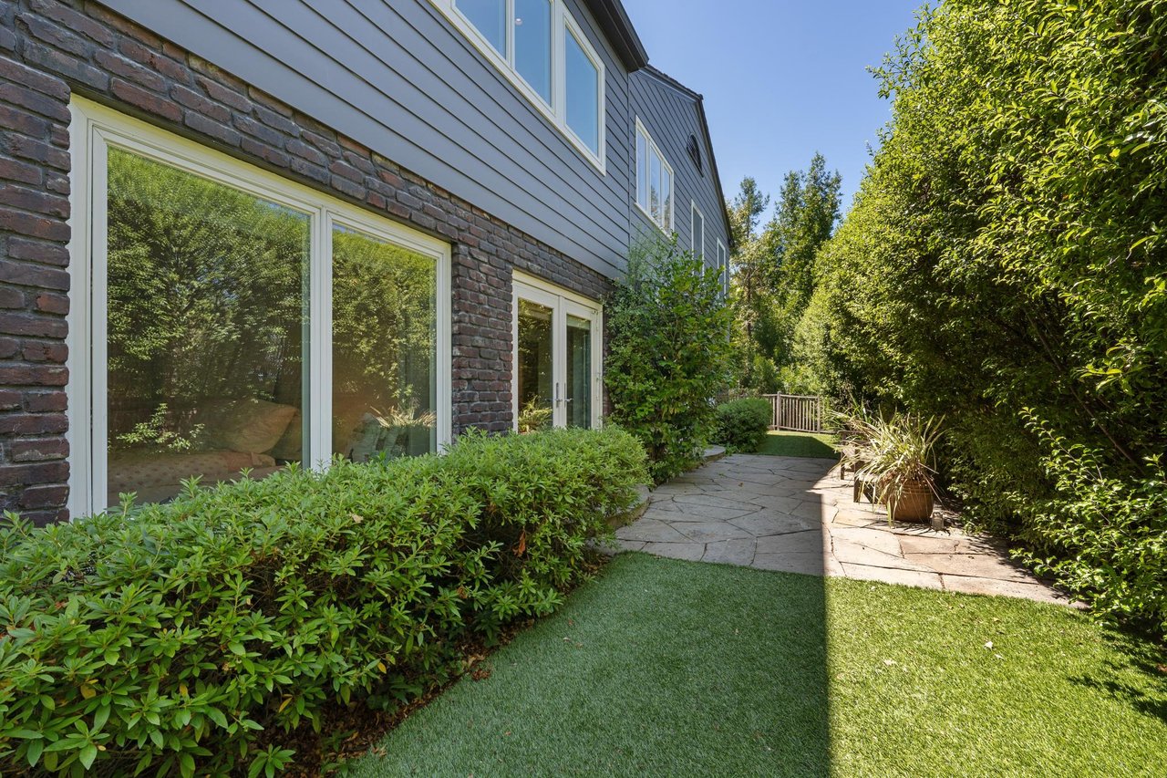 28 Black Log Rd