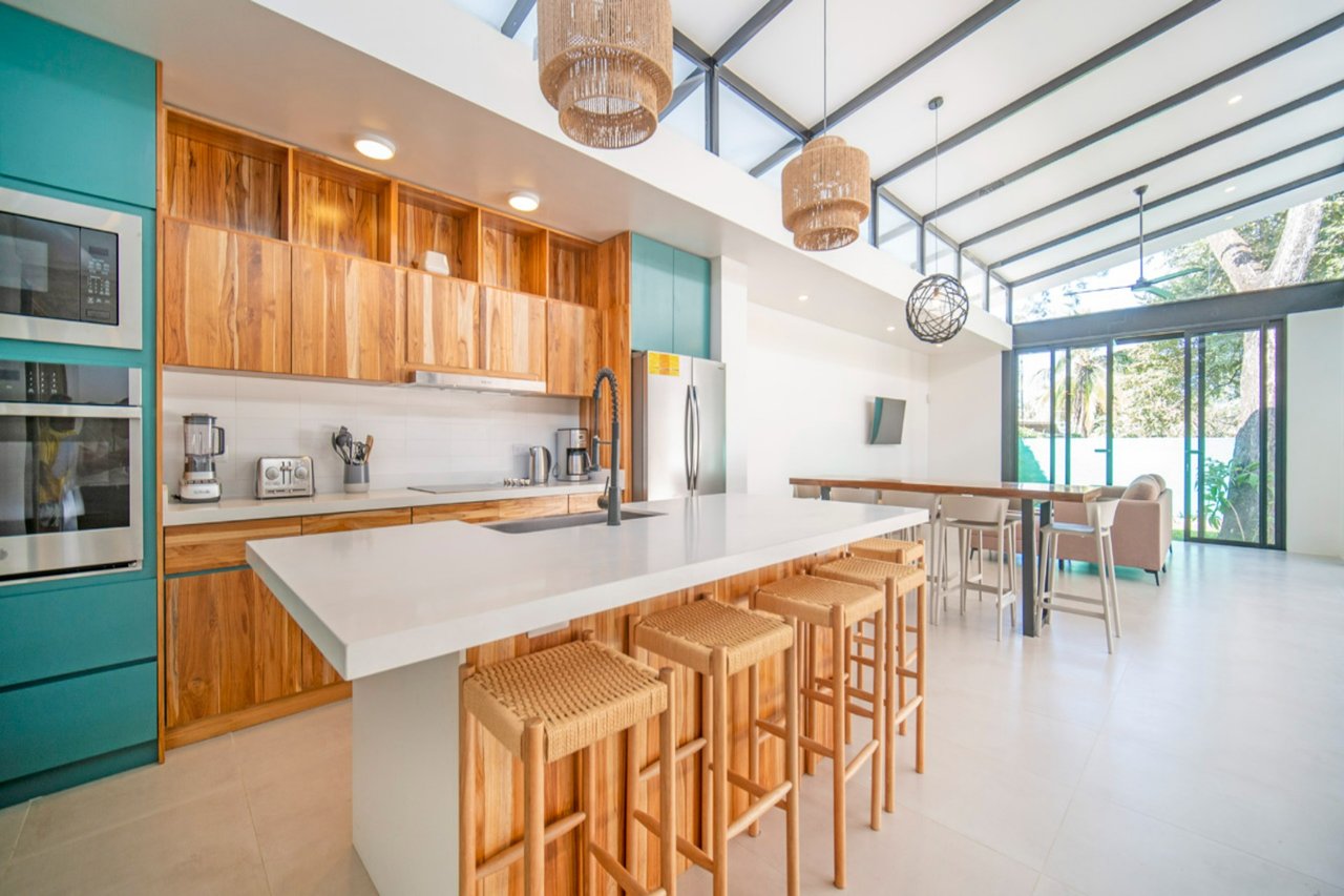 Casa Cenizaro | Elegant 4-Bed Tropical Retreat with Pool in Surfside, Potrero