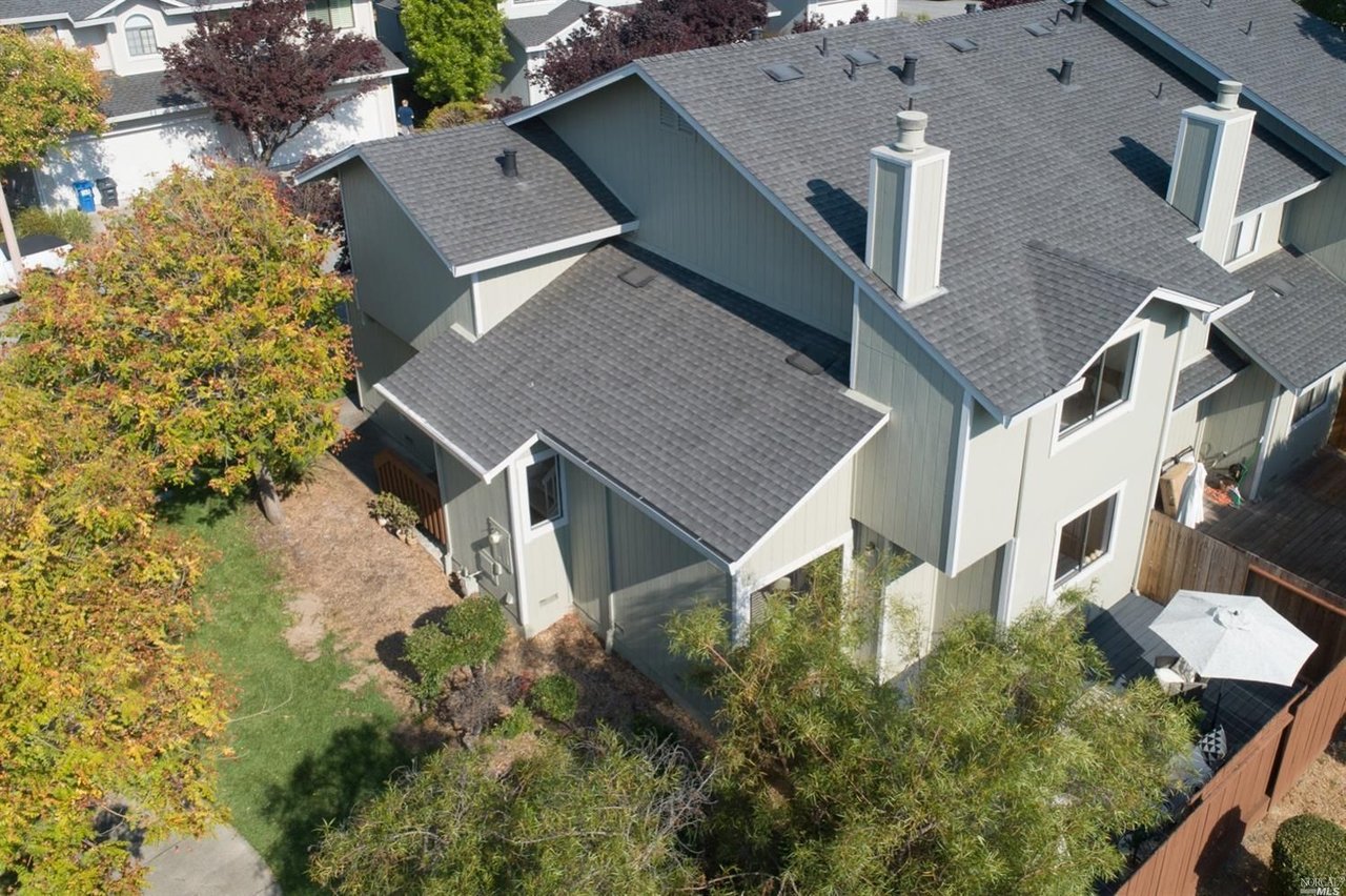 17 Cedarwood Ln