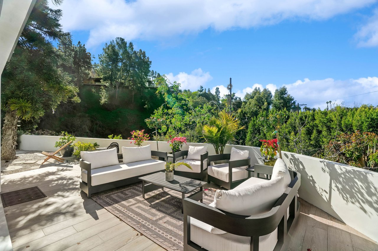 2615 La Cuesta Drive