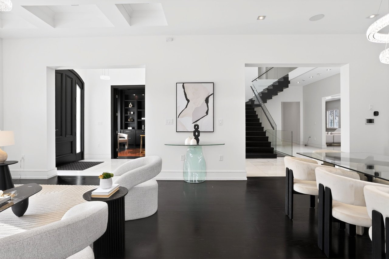 Located In The Prestigious St. Andrew-Windfields