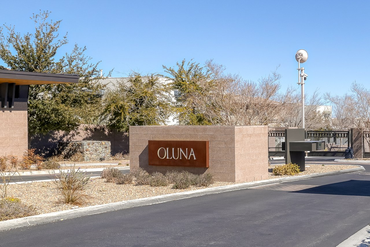 Oluna At The Cliffs