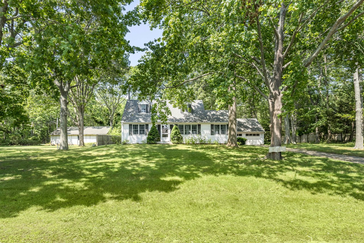 95 Sayres Path, Wainscott