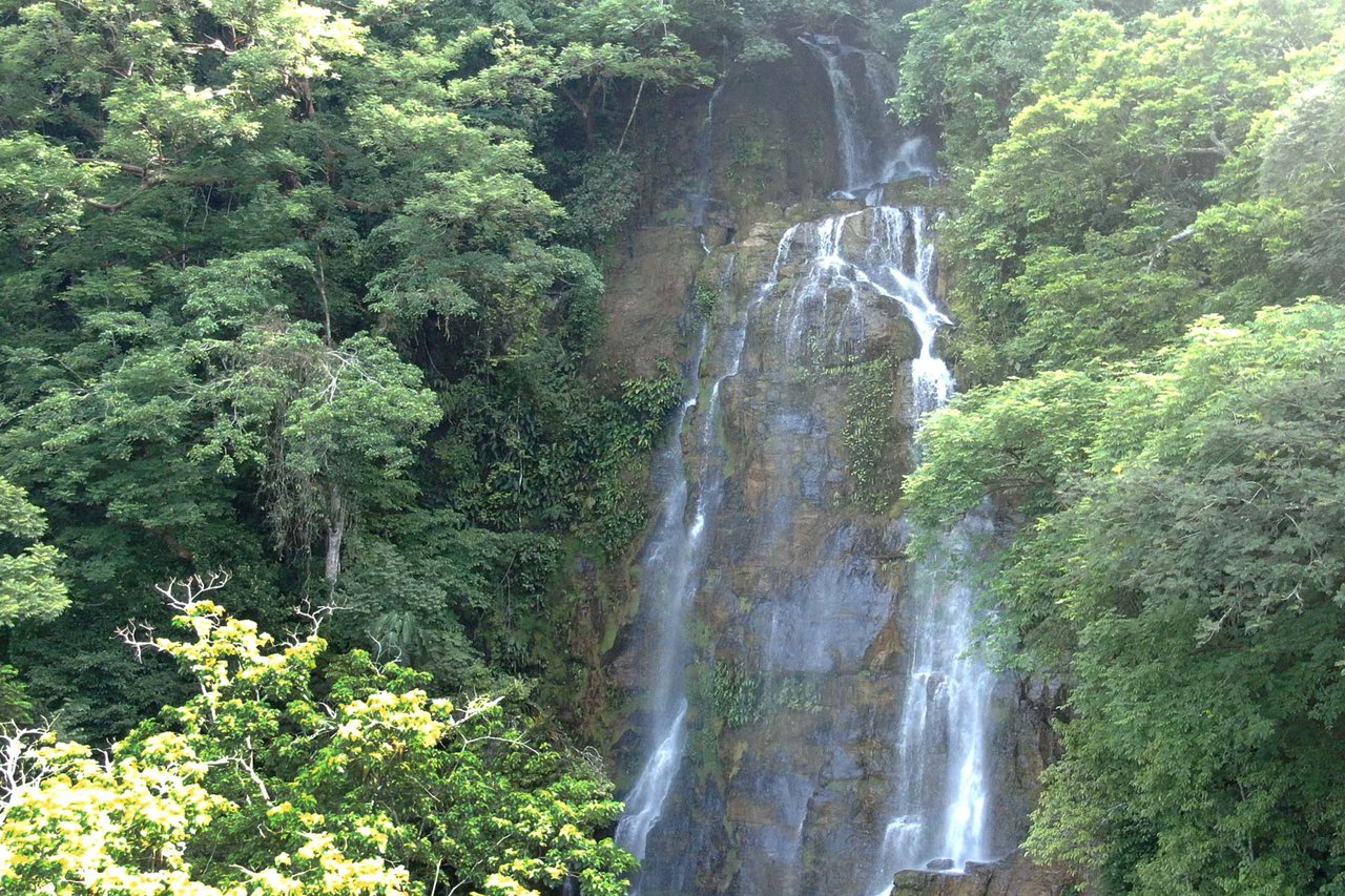 Luxury 3-Bedroom Waterfall-View Home