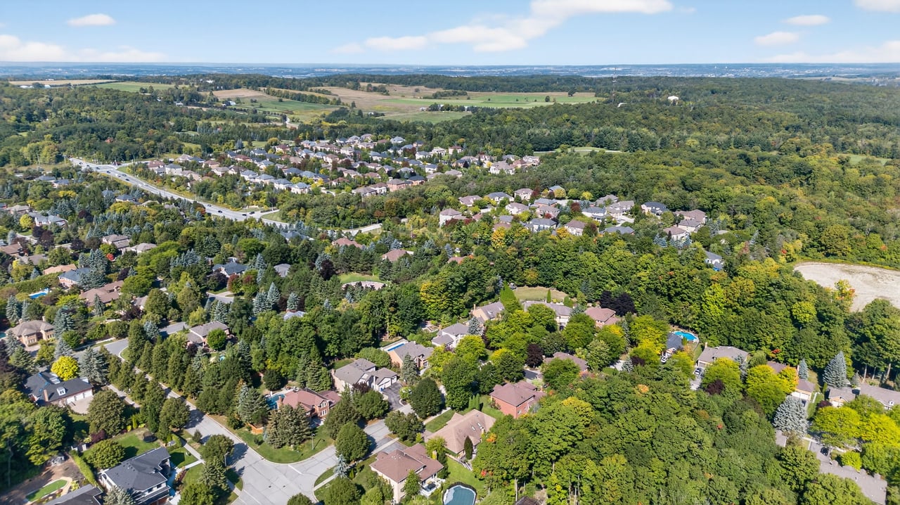 6 Falling Leaf Crt, Aurora