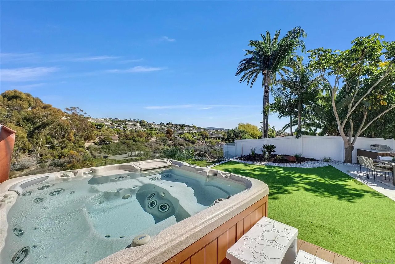 2241 Avenida Salvador