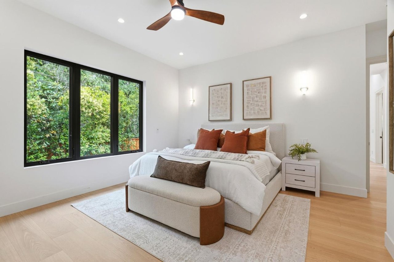 1084 Moffett Circle, Palo Alto, California 94303