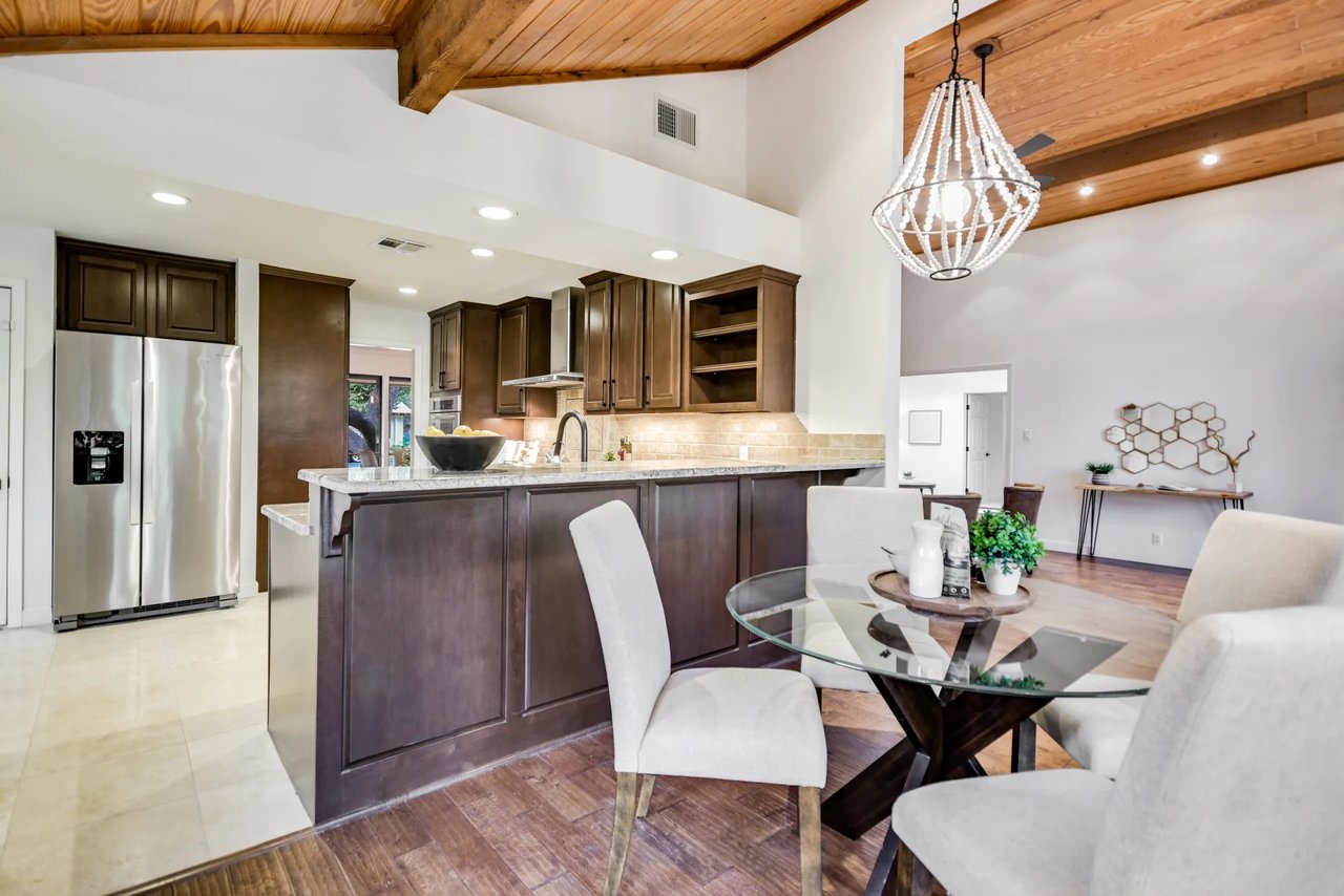 Golf Course Grandeur - 9112 Balcones Club Drive