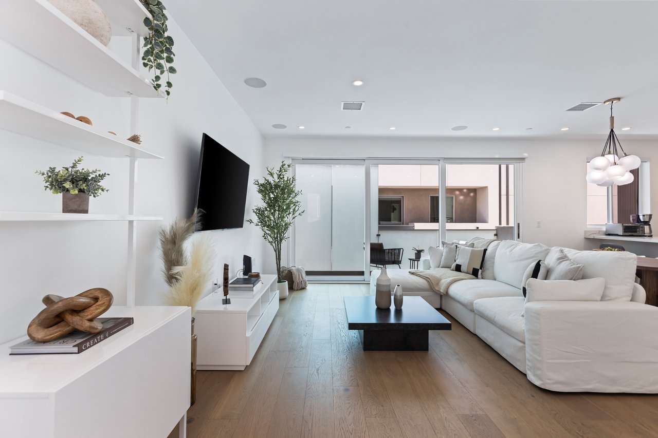 3B/3.5B Designer Home located in Prime Location