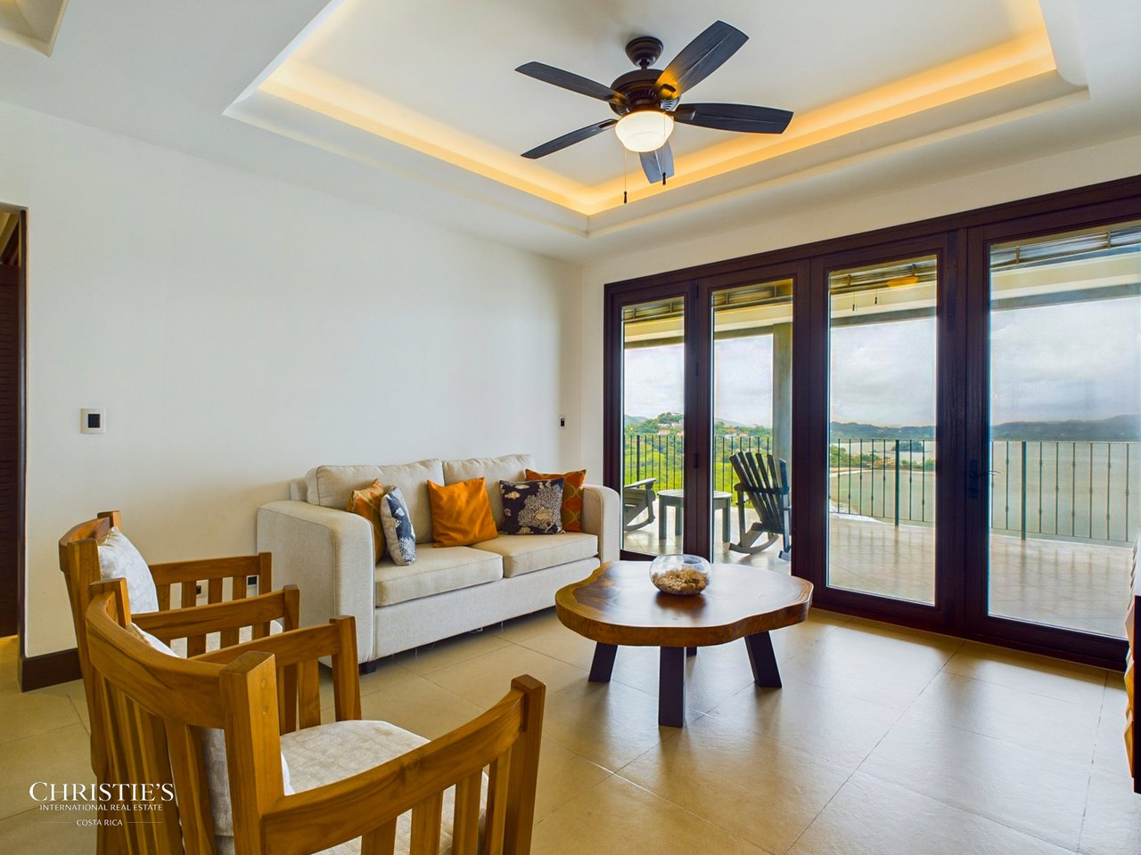 360 - 310 Splendor Penthouse
