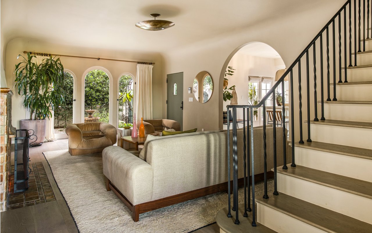 1982 N Normandie Ave