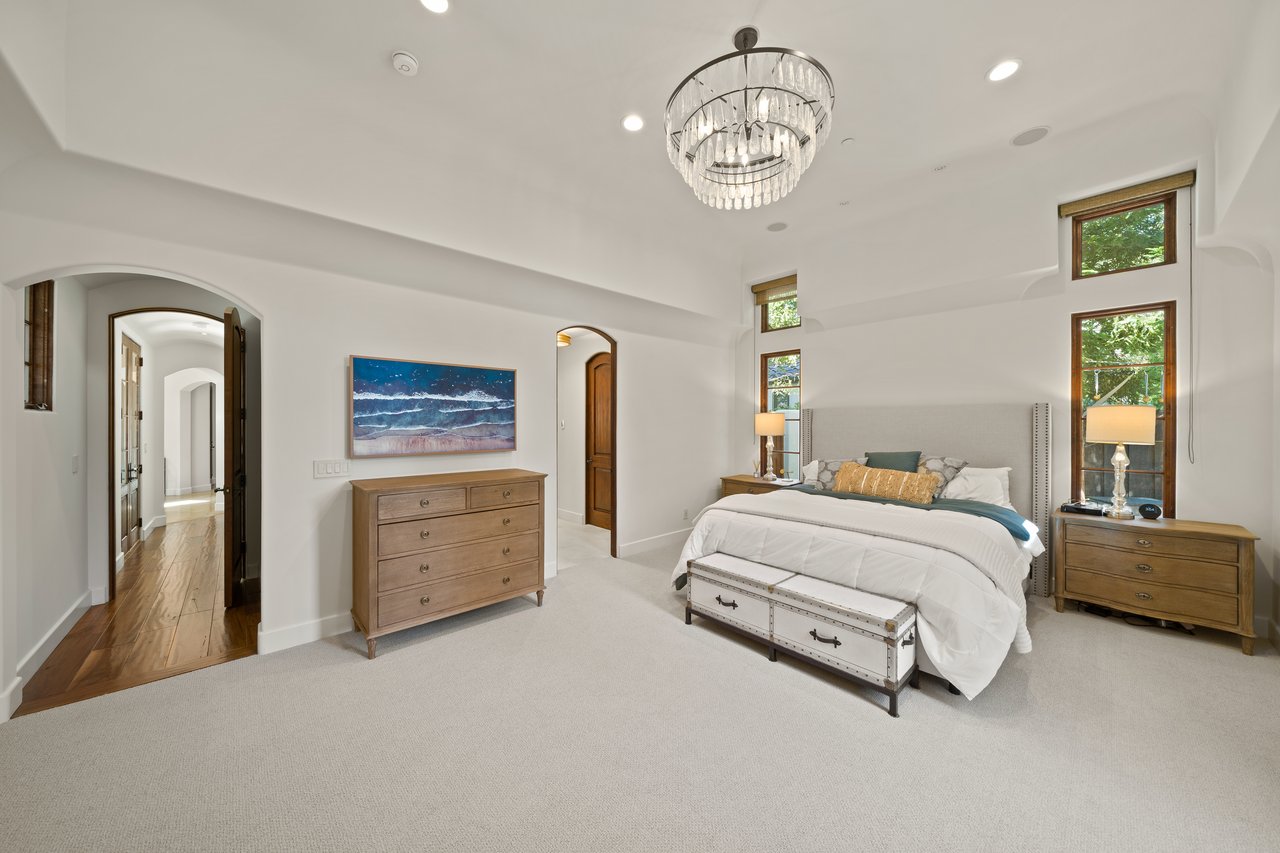 893 Laverne WAY