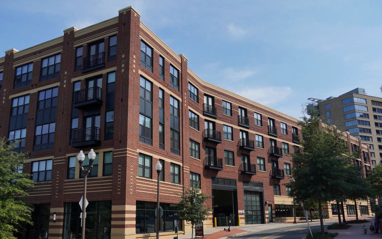 Rosslyn - Colonial Village