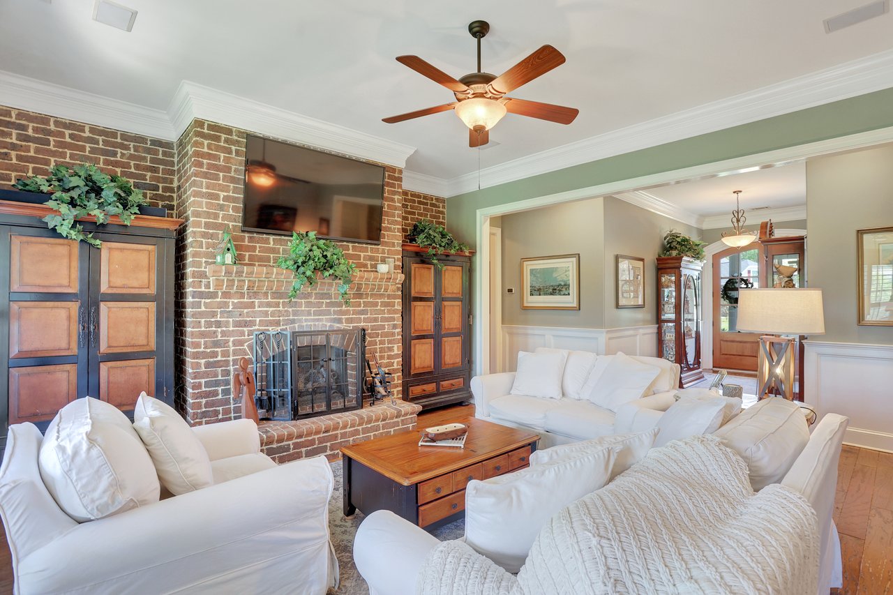 2 Misty Marsh Dr