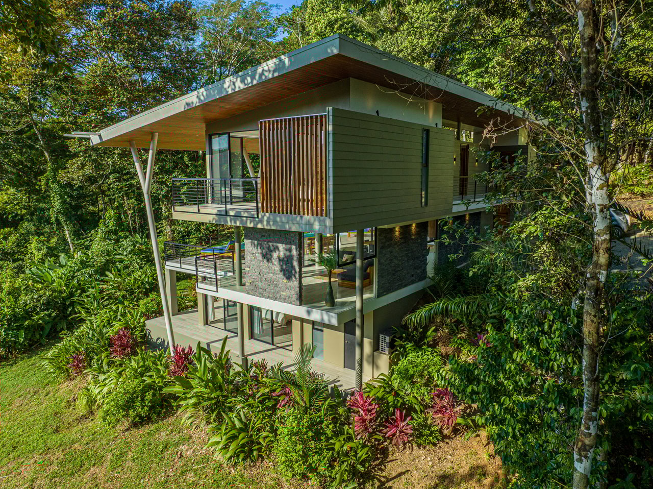 4 Bedroom Jungle Paradise with Ocean Views