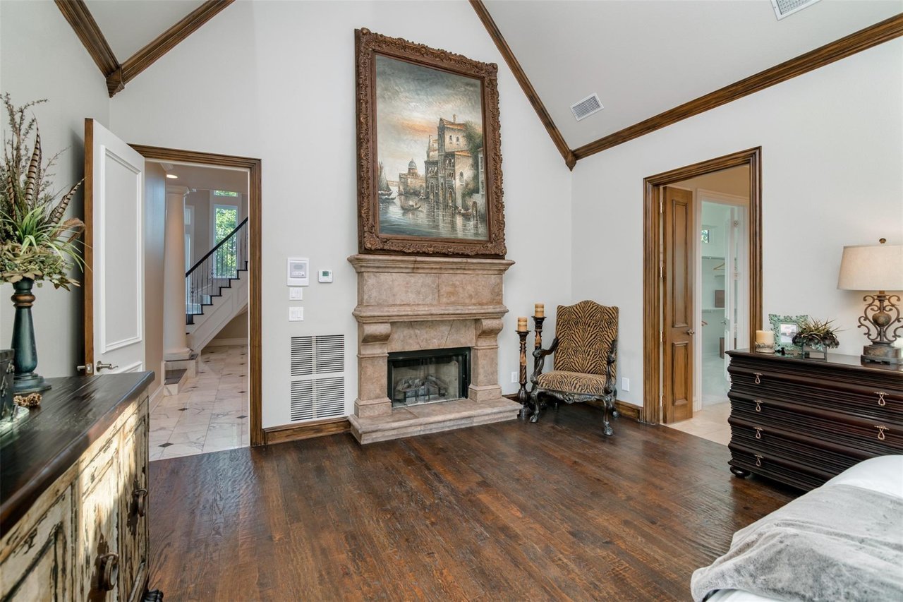 Exquisite Estate On 2.5 Acres - Heath, TX