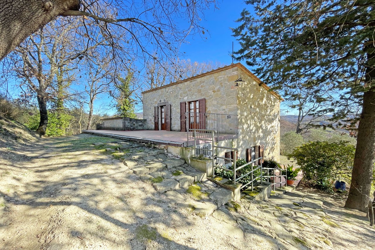 A Charming Stone Farmhouse for Sale in Radicofani