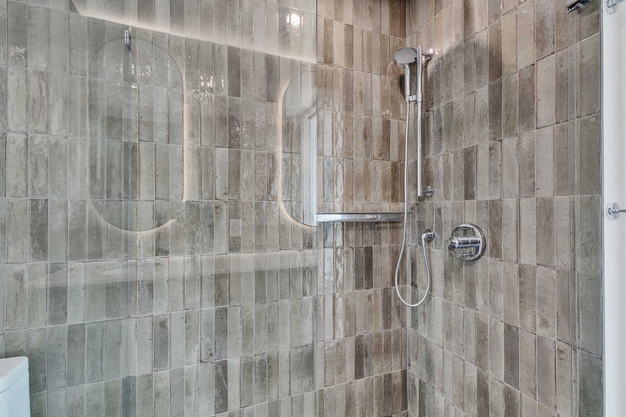 The Modern Residences: 610 Davis St. #2205