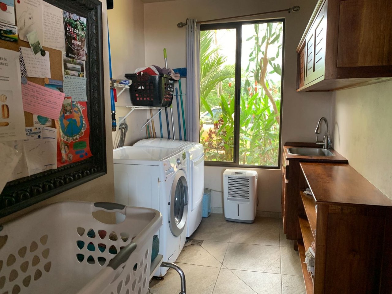 Ocean View Estate with Guest Cabins, Ojochal, Puntarenas