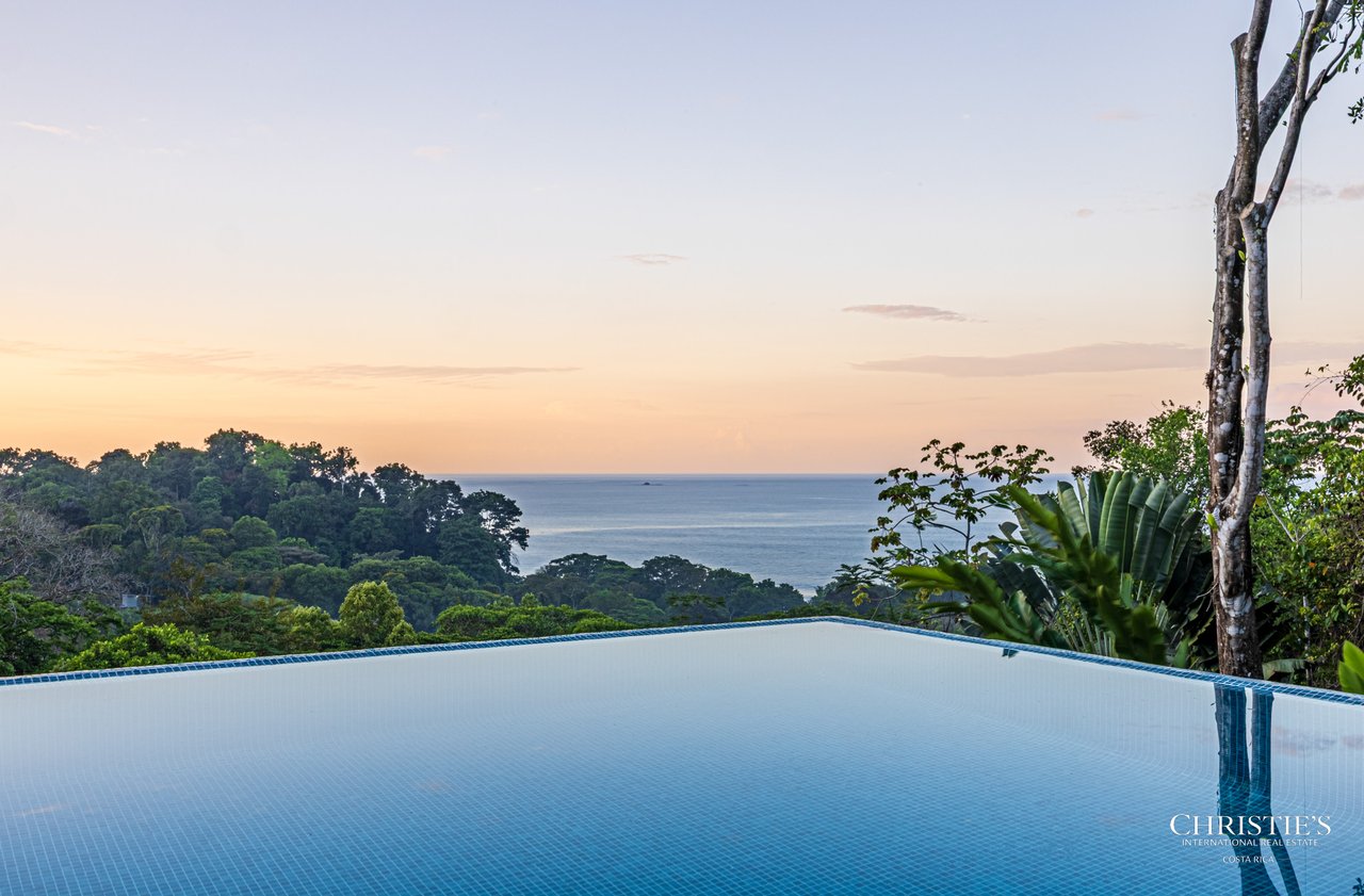 Luxury Hotel Boutique with Ocean Views | Walking distance to the beach | 13.2 Acres