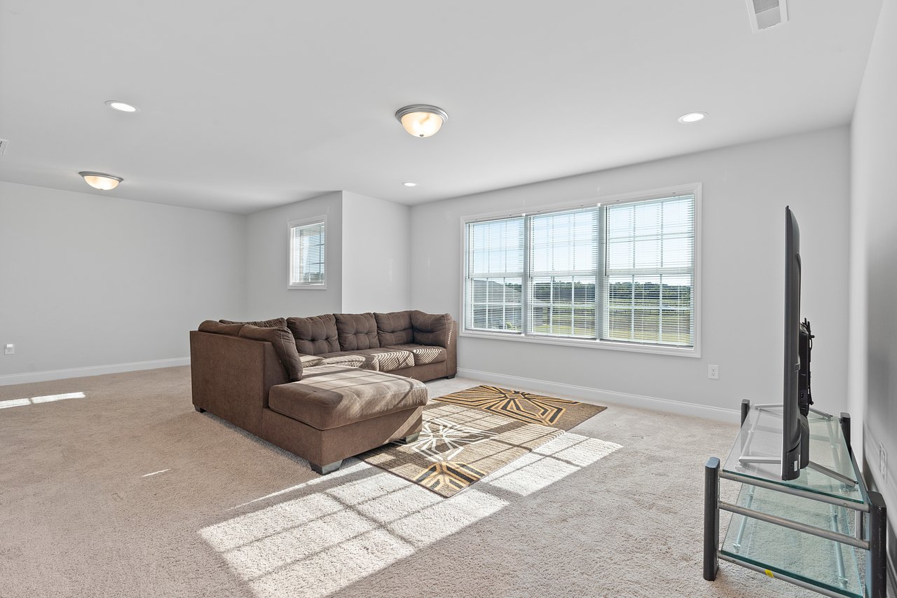 Modern Luxury Meets Spacious Comfort – 5BR/3BA Home