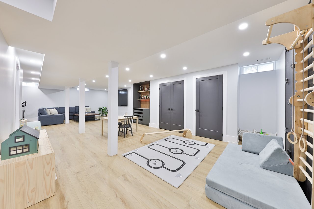 1506 Newlands Crescent, Burlington