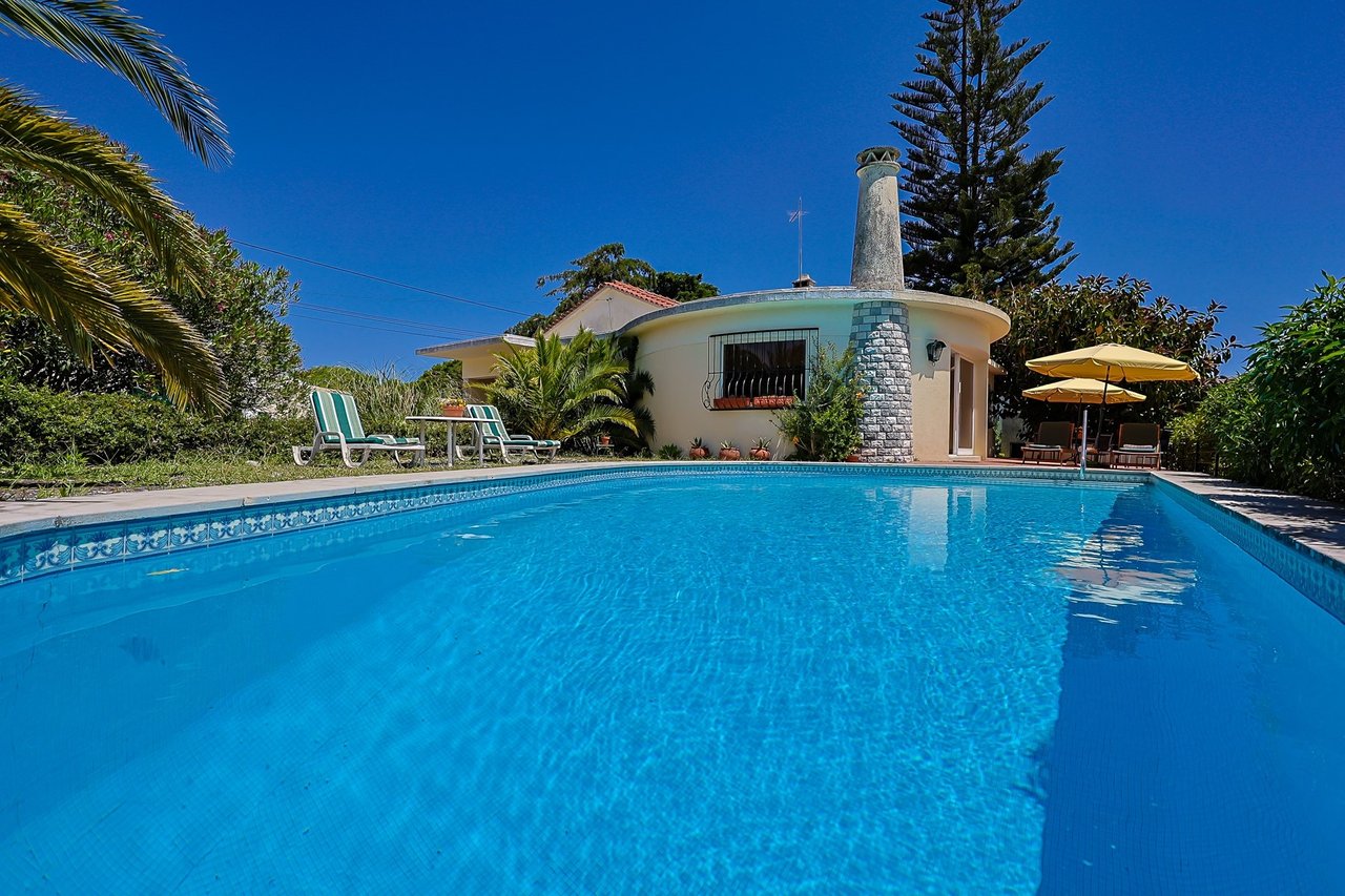 Exclusive Family Villa with Expansive Gardens Near Sintra’s UNESCO Heritage Centre