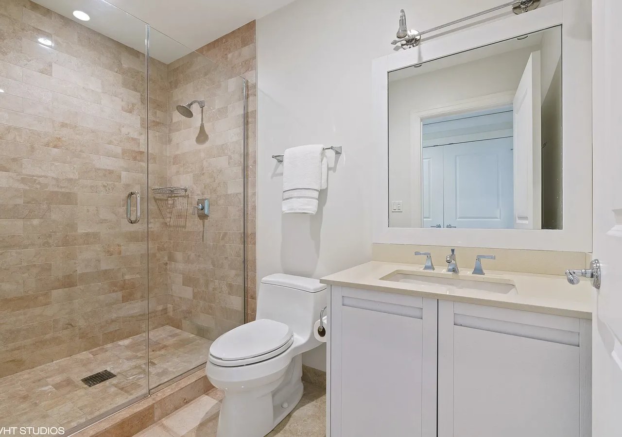 11 E Walton St APT 3201