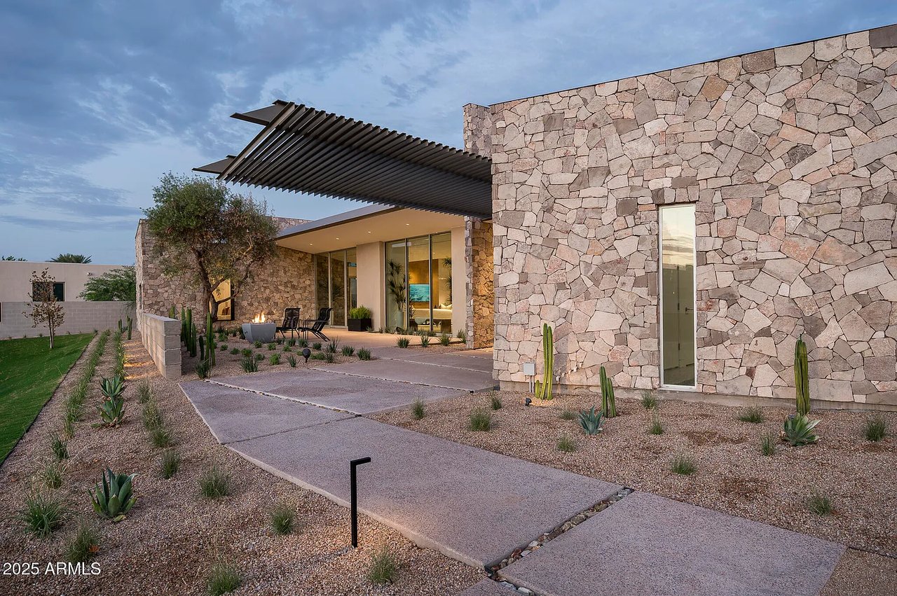 5120 N CASA BLANCA Drive