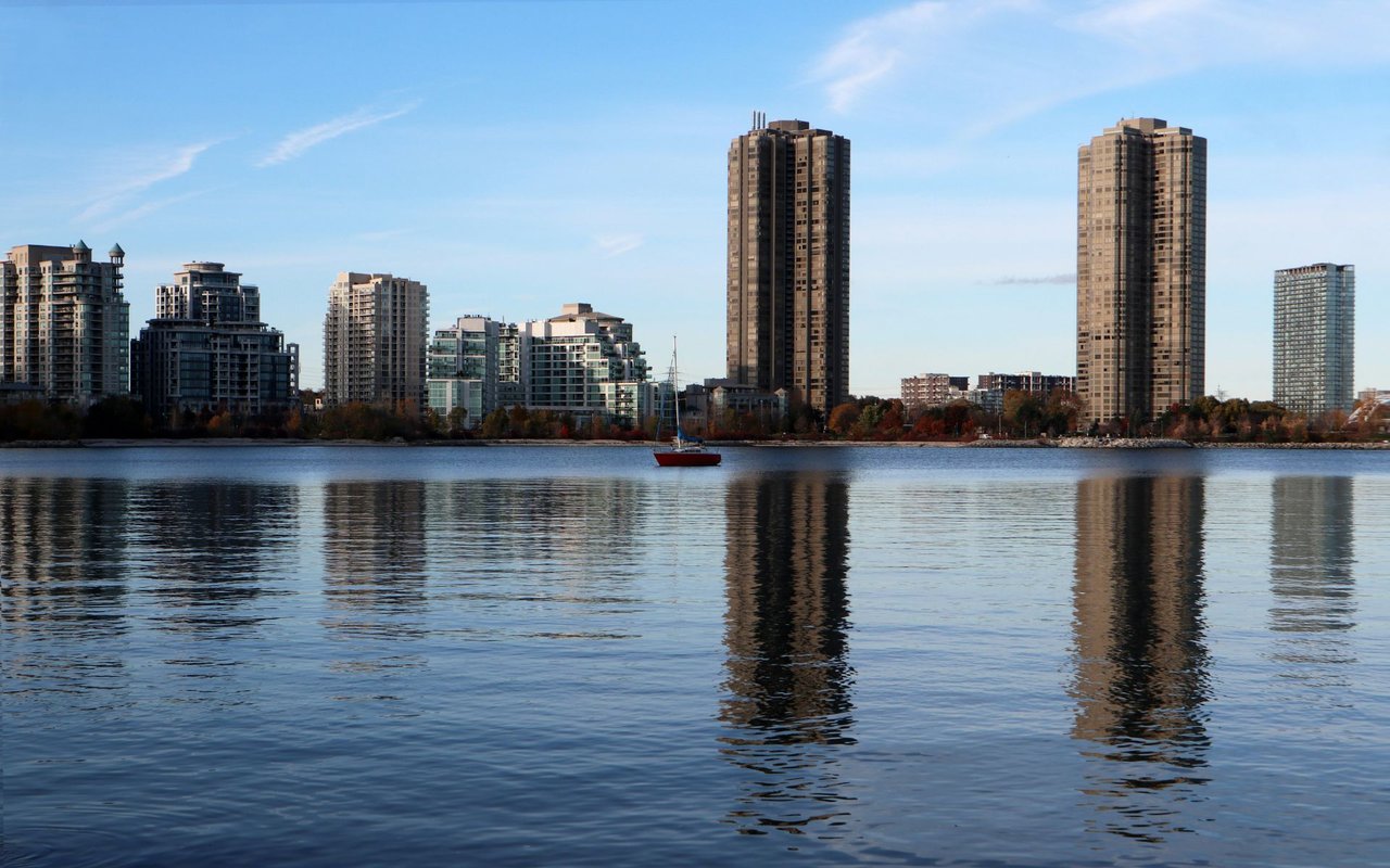 Toronto Eau Du Soleil Condominiums on The Waterfront