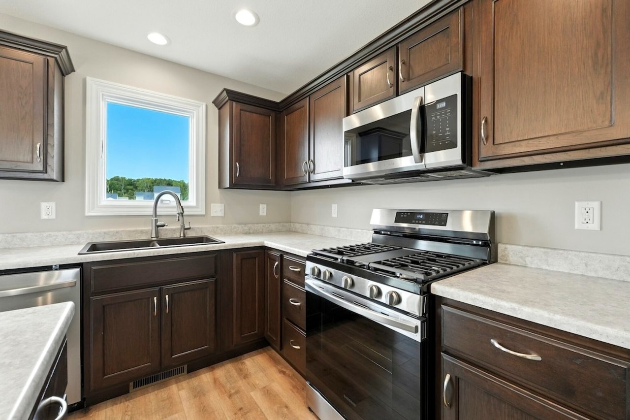 885 Zenos Blvd