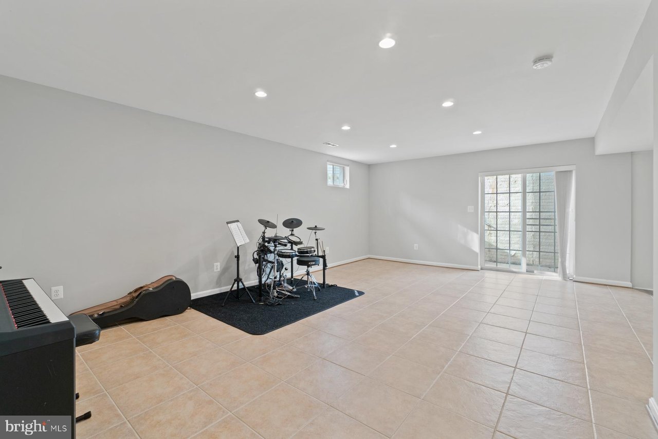 18252 Oak Lake Ct